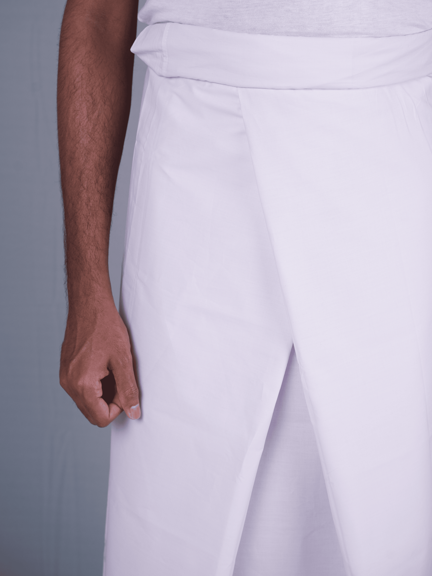 2.20 Mtrs 303 Supreme Plain White Lungie Model 1