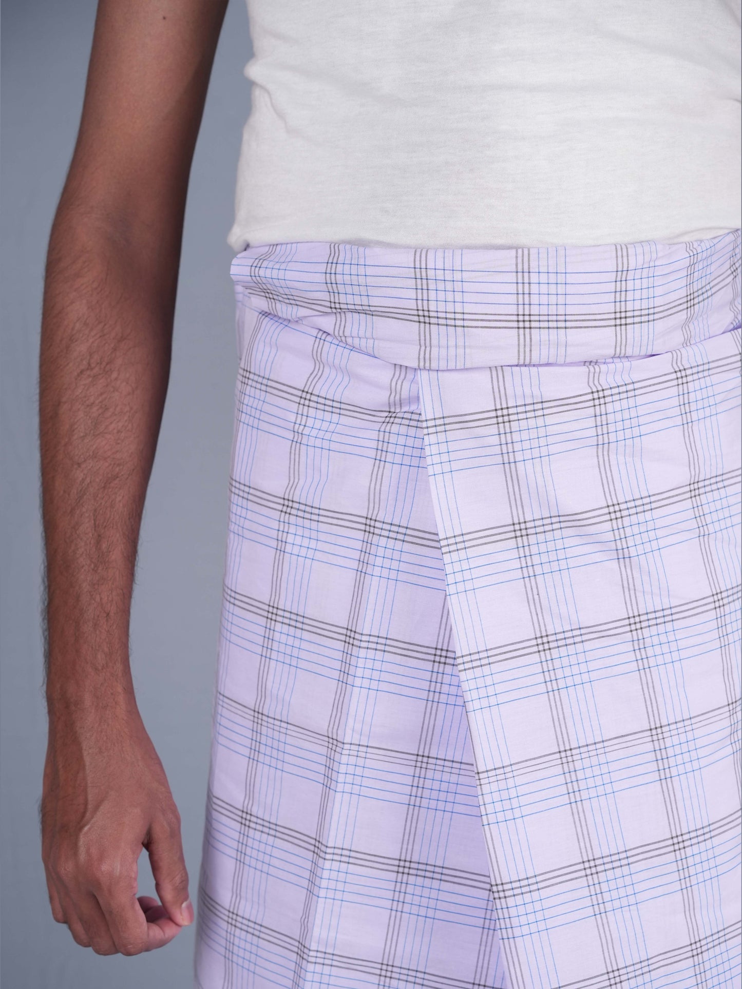 2.20 Mtrs Dolphin Grand White Check Lungie Model 10