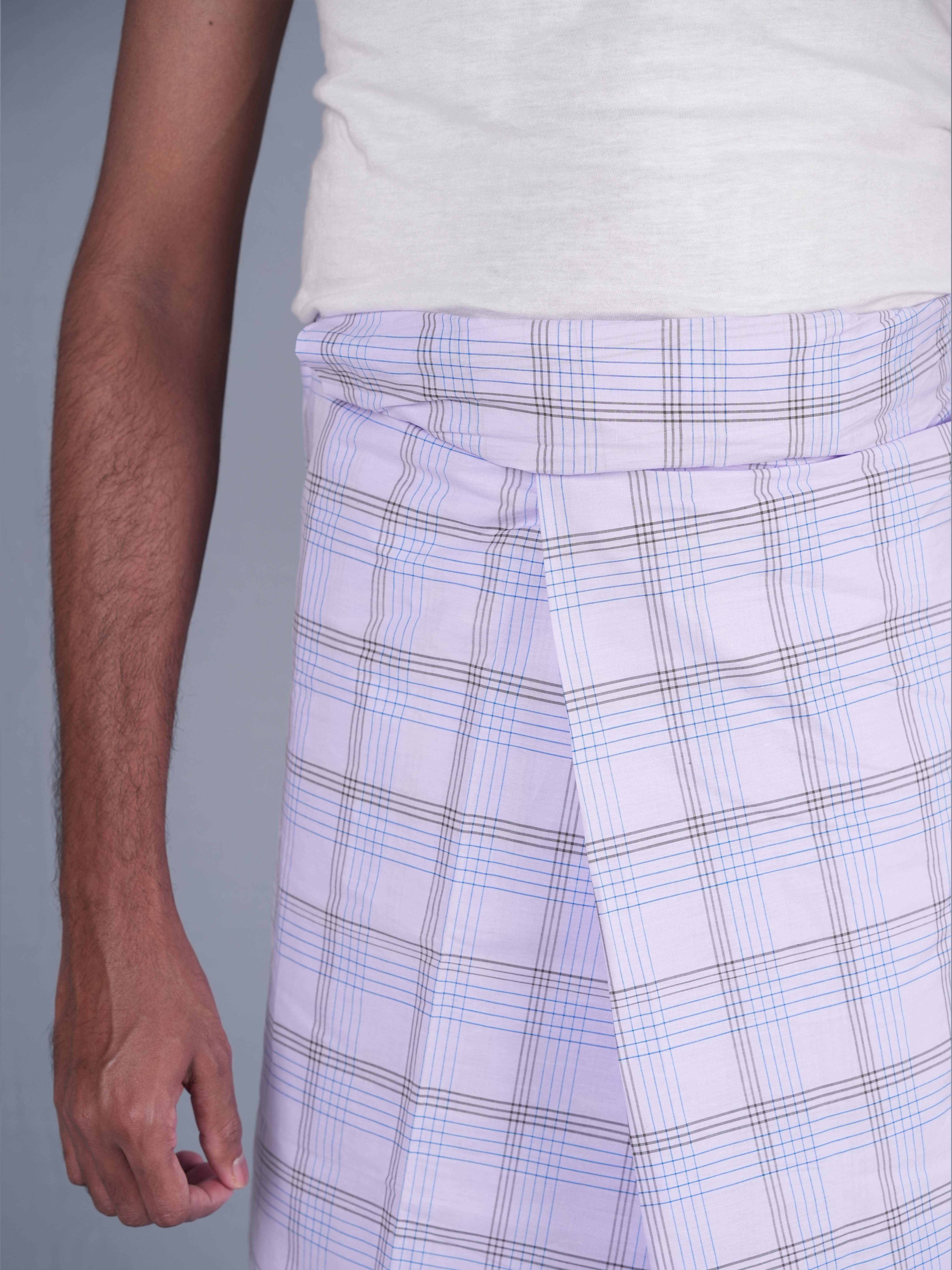 2.20 Mtrs Dolphin Grand White Check Lungie Model 10